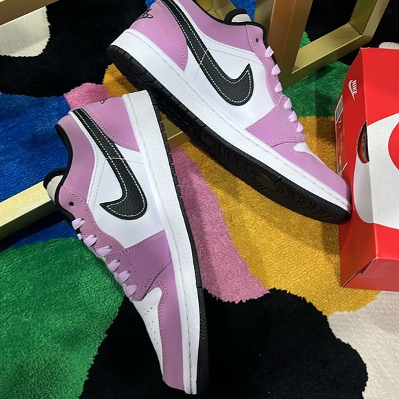 Gently used air Jordan shoes for women lilac white and black very cool pair - Picture 3 of 11